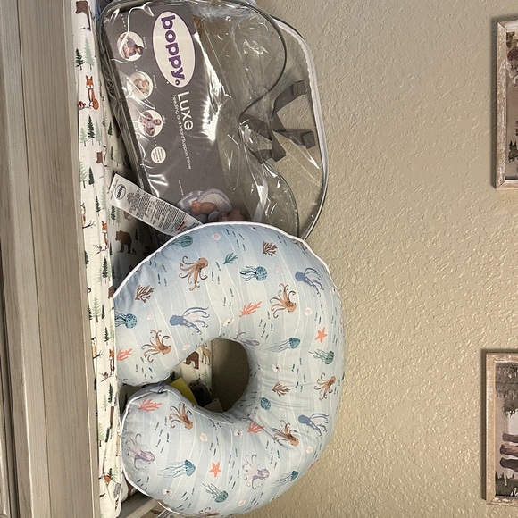 Boppy Luxe Pillow with Ocean Theme - Picture 1 of 3